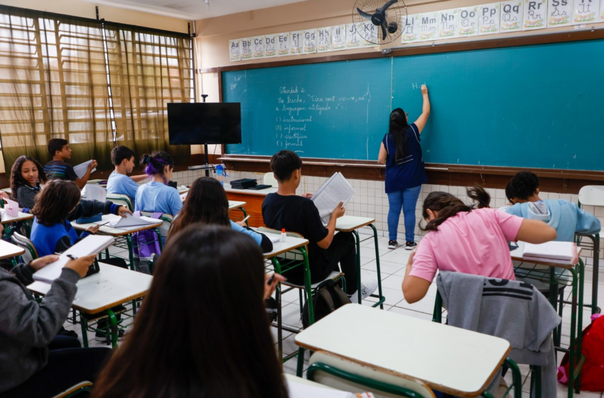  Natal publica edital de concurso com mais de 700 vagas para professores; salário inicial é de R$3,3 mil